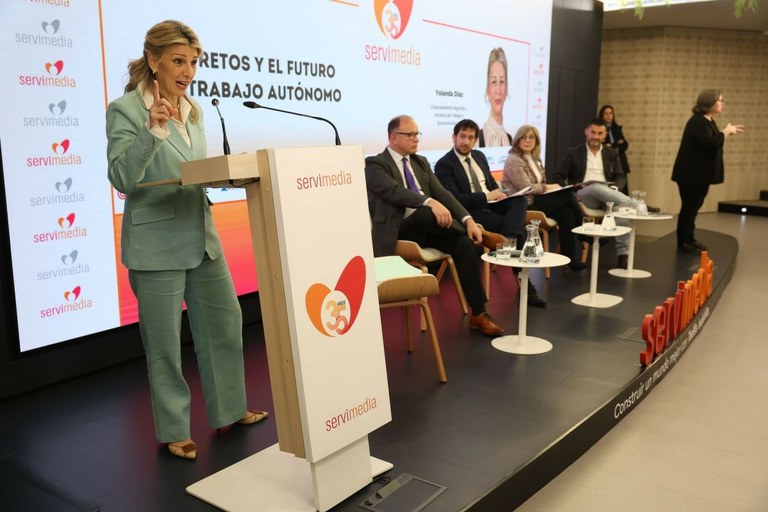 Yolanda Díaz enel acto de SERVIMEDIA
