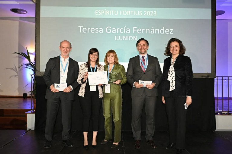 Equipo ILUNION Contact Center con el premio Fortius