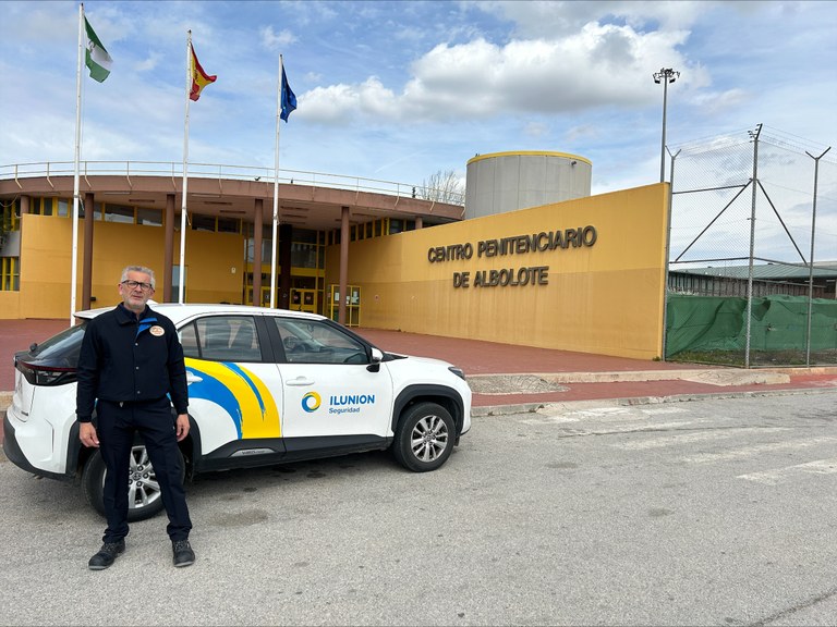 Profesional de la seguridad de Ilunion en una de las prisiones andaluzas