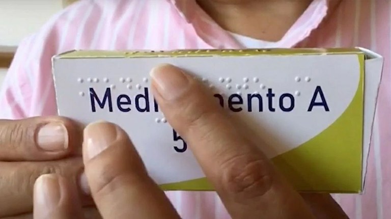 Medicamento etiquetado en braille