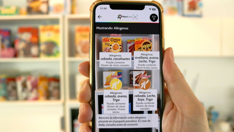 Imagen de la app NaviLensGo en un móvil, con los la información de alérgenos de cada producto seleccionado