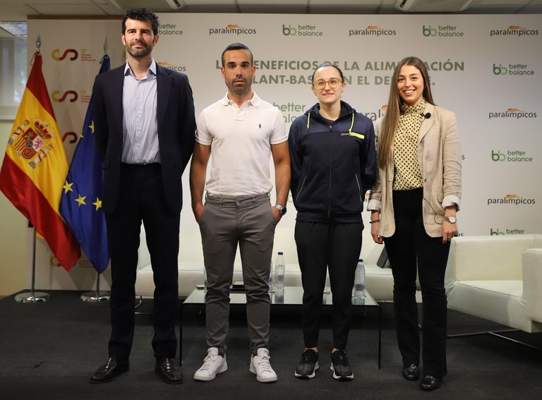 Foto de familia de acto de patrocinio de  Better Balance