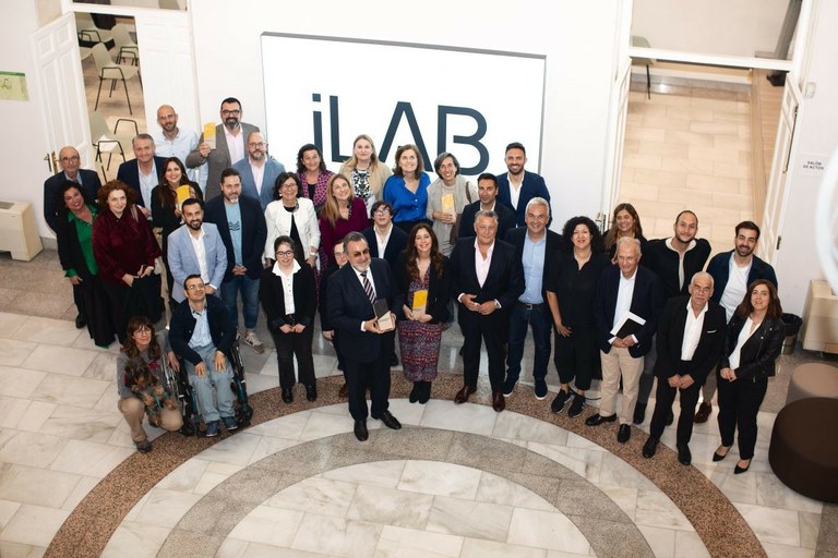 Foto de familia de los premiados 