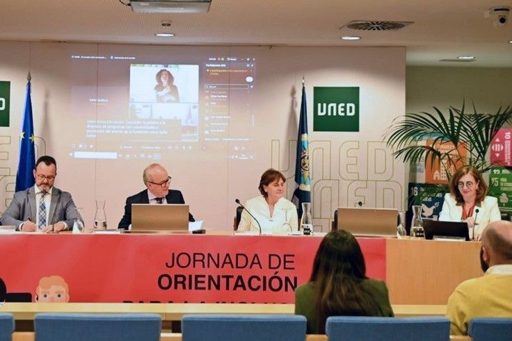 Mesa de inauguración de la jornada