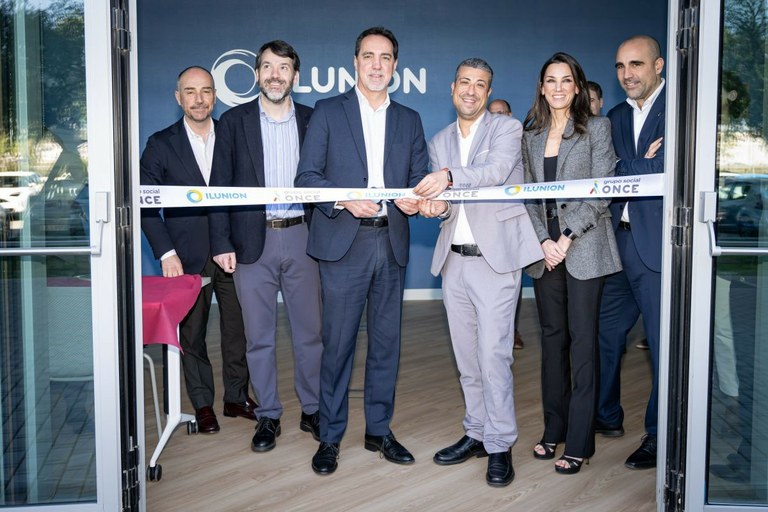 Momento de la inauguración de la nueva sede de Ilunion en Barcelona