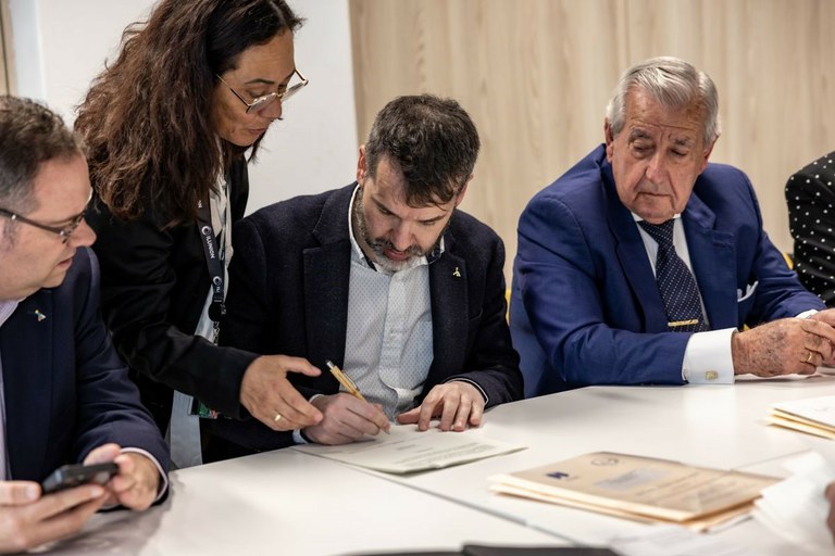 De izquierda a derecha, el director corporativo de Estrategia e Innovación de Ilunion,  Alejandro Fernández, y el gerente de Recicab, Antonio Recioy