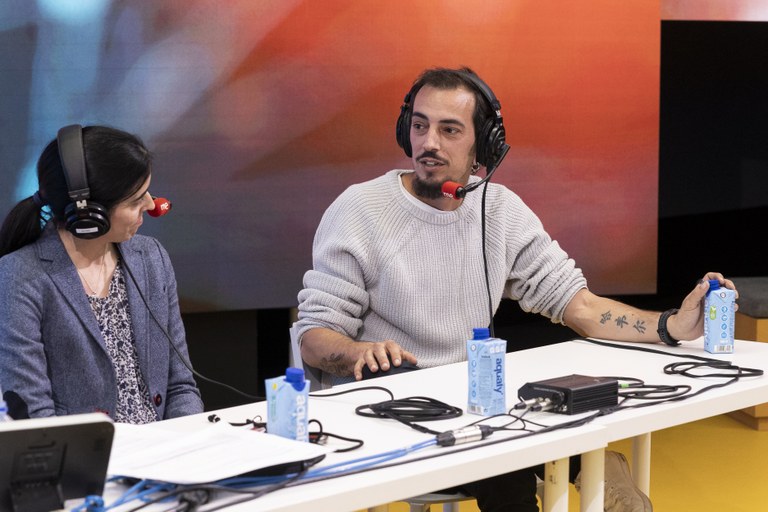 Javier durante la emisión del programa  de RNE
