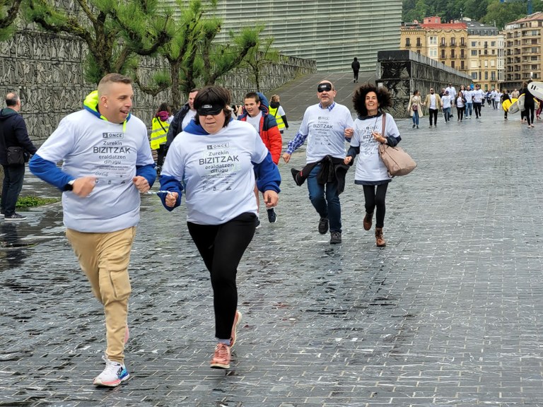 Edición anterior de la carrera de cascabeles en Donostia