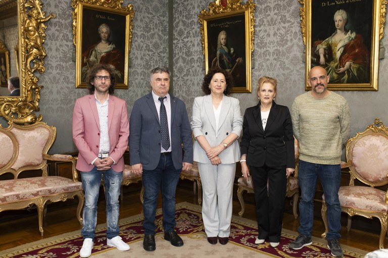 Foto de familia de los responables de ambas entidades