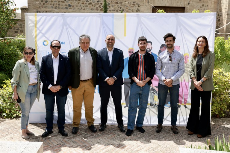Foto de familia del encuentro de Ilunion con los medios en Castilla-La Mancha