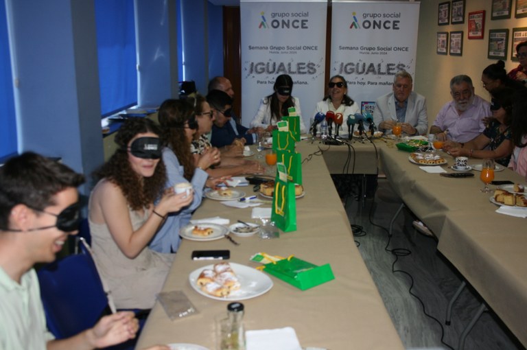 Presentación y desayuno a ciegas en Murcia