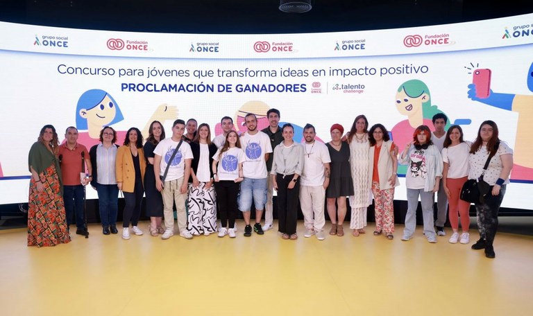 Foto de familia de los ganadores de X Talento Challenge