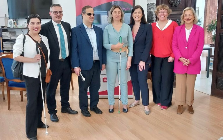 Foto de familia del acuerdo en Santander con Inserta Empleo