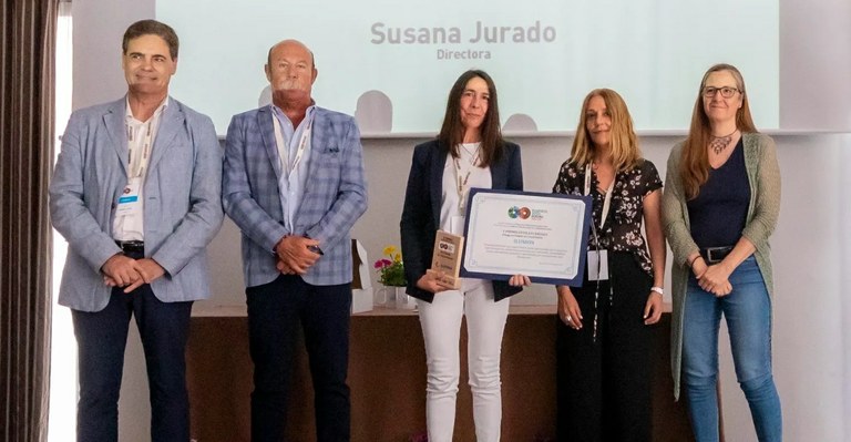 Susana Jurado recogiendo el premio