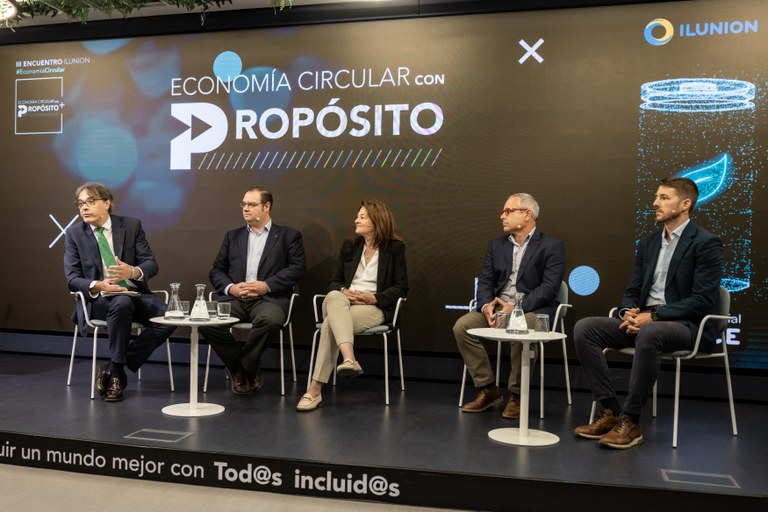 Participantes en la mesa sobre baterías de litio
