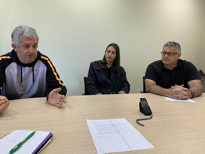 Los tres técnicos durante la entrevista