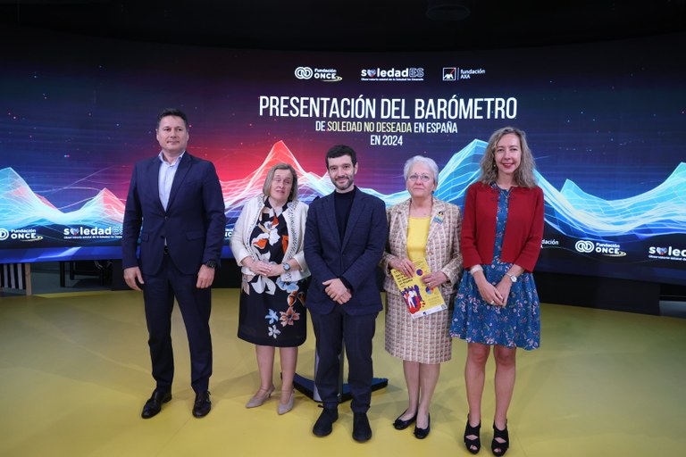 De izda a dcha: Josep Alfonso, Imelda Fernández, Bustinduy, Matilde Fernández, y Patricia Sanz, vicepresidenta de la ONCE