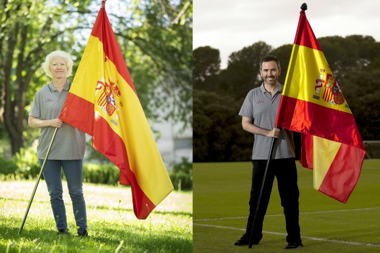 Arce y Valera con la bandera de España
