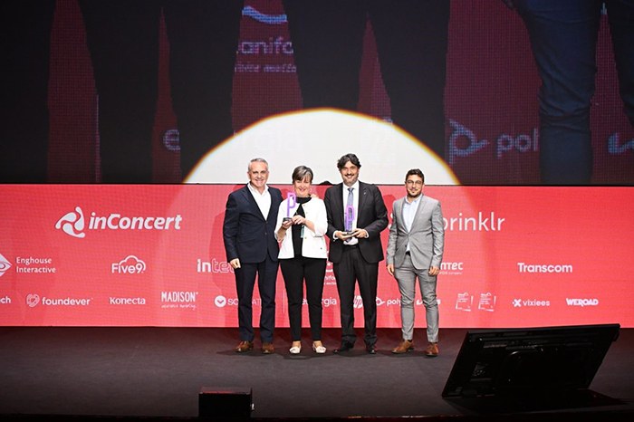 Fotografía de familia del premio 'Mejor experiencia de cliente en seguros'