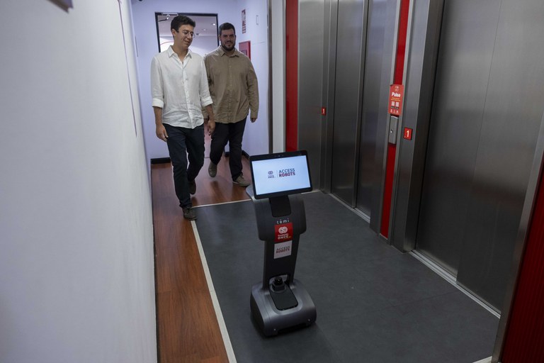 Uno de los robots de asistencia de la Fundación ONCE