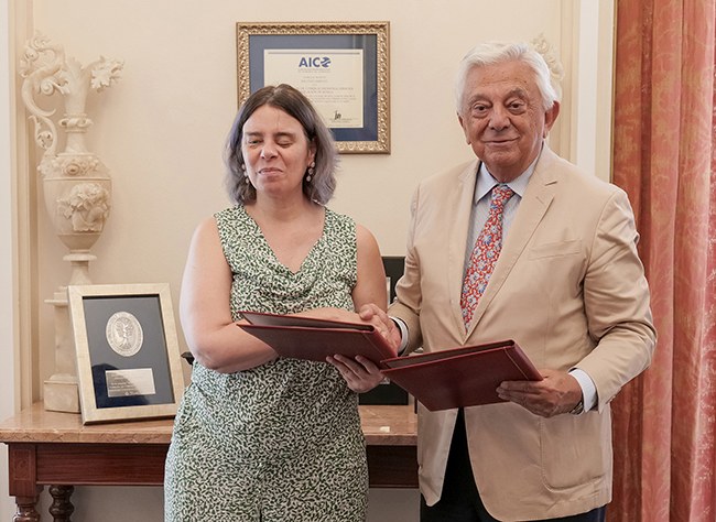 Virginia Carcedo y Francisco Herrero tras la firma del convenio