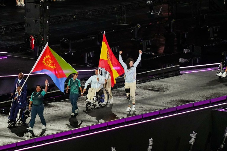 Miguel Luque y Judit Rodríguez, abanderados españoles durante la clausura