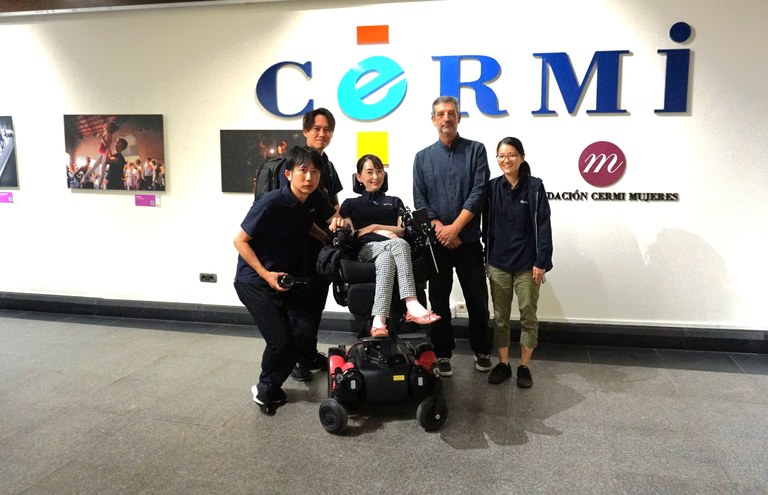 Delegación japonesa en la sede del CERMI