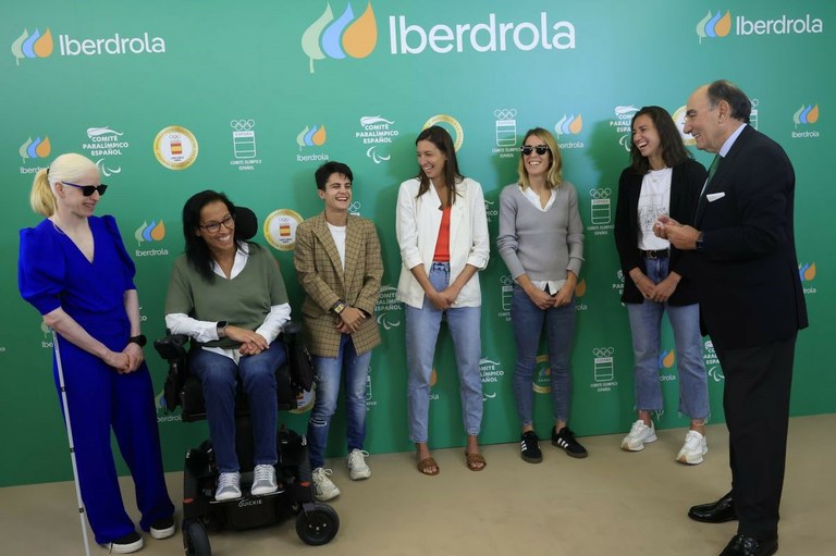 Las deportistas en la sede de Iberdrola | Foto de Iberdrola