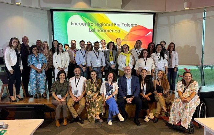 Foto de familia de todos los participantes en el segundo encuentro de Por Talento Latinoamérica