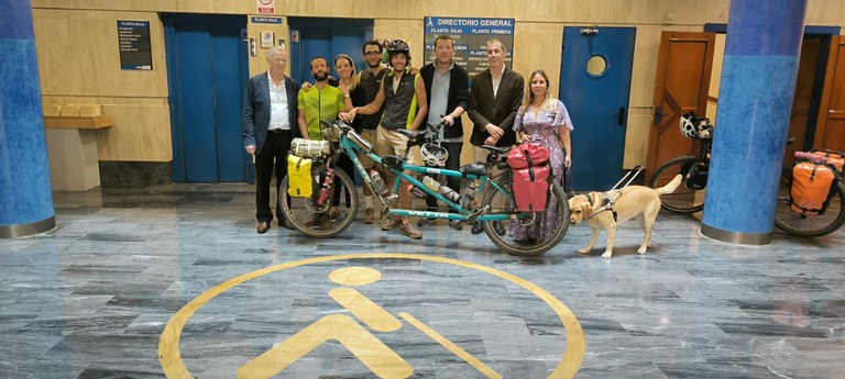 Valacci y su tandem en la sede de la ONCE en Málaga