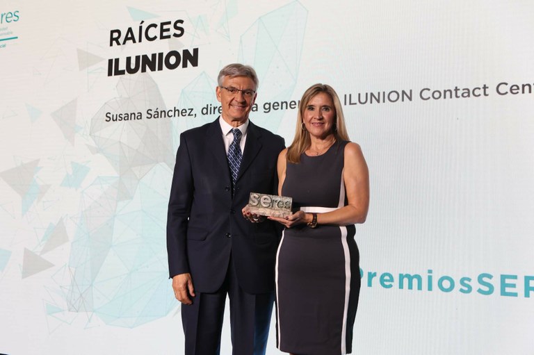 Susana Sánchez recoge el premio SERES