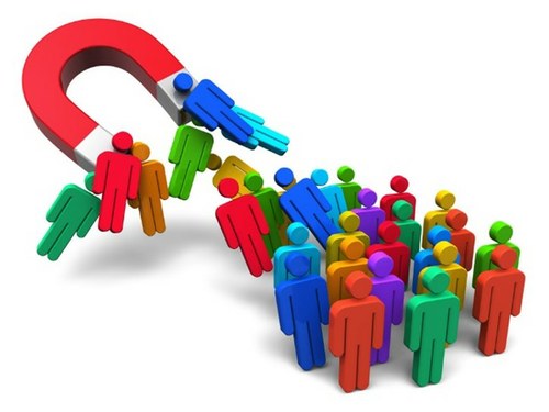 Una herradura atrayendo a personas diferentes 