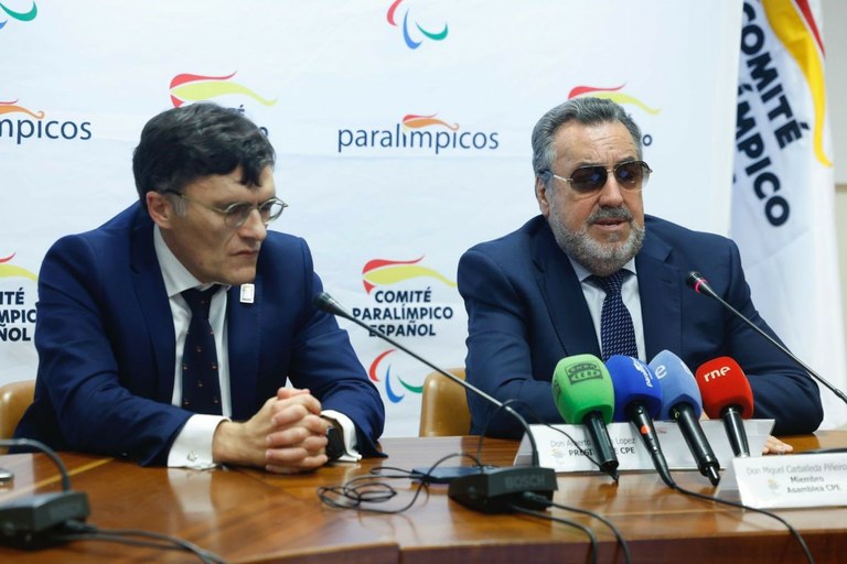 Momento de la rueda de prensa tras la Asamblea del CPE junto a Alberto Durán 