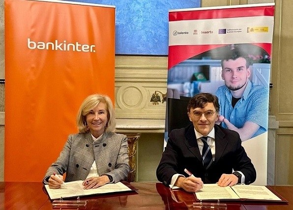 La presidenta de Bankinter y el vicepresidente ejecutivo de Fundación ONCE, en el acto de firma | Foto de Bankinter