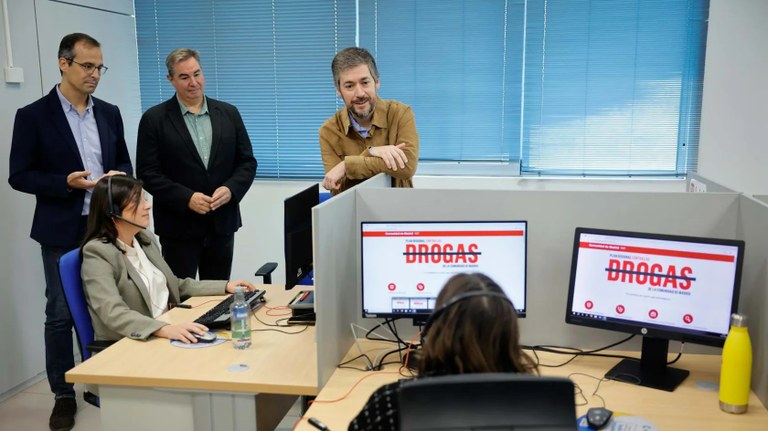García Martín durante la visita al 012