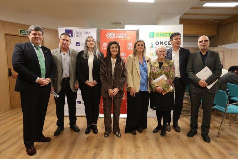 Foto de familia de la presentación del barómetro en Euskadi