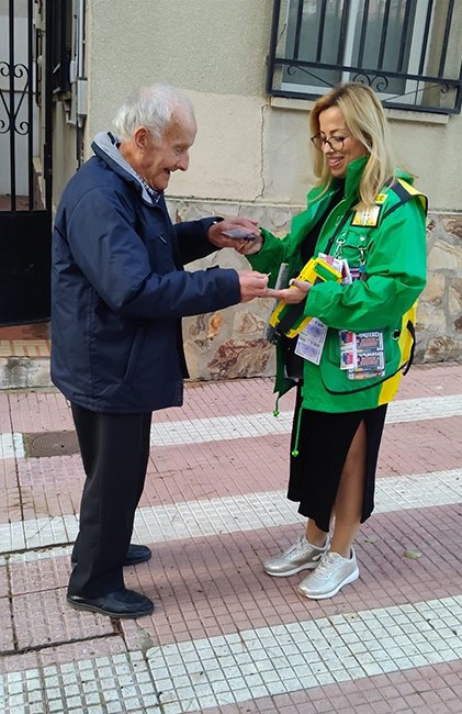Gema vendiendo a un cliente
