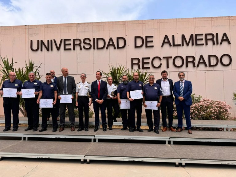 Vigilantes de Ilunions premiados en Almería: Sergio Iván Lara, José Francisco Guillén, Rubens Giménez, Juan García y Alfonso García Vigilantes de Ilunions premiados en Almería: Sergio Iván Lara, José Francisco Guillén, Rubens Giménez, Juan García y Alfonso García
