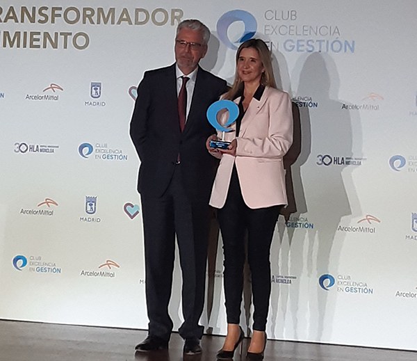 Susana Sánchez recogiendo el galardón