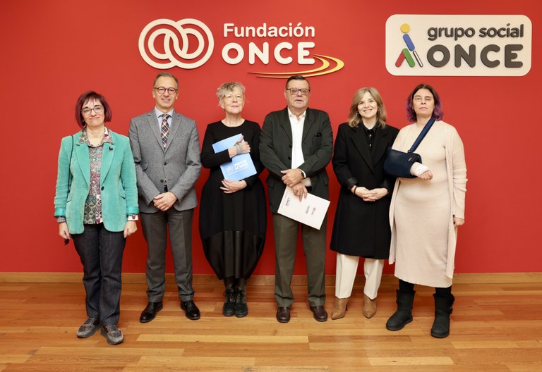Foto de familia del acto sobre refugiados