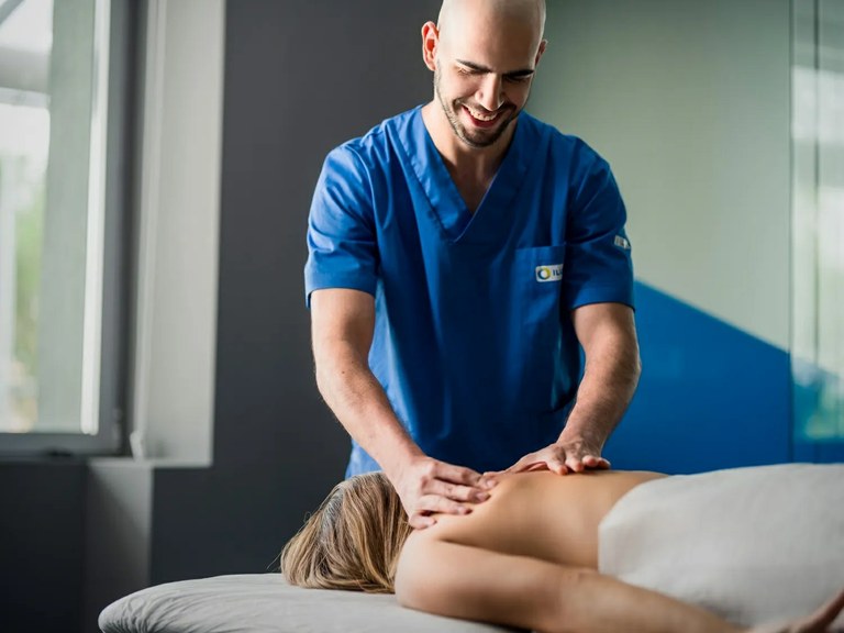Fisioterapeuta ciego de Ilunion