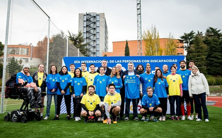 Eurodiputados y deportistas y miembros del Grupo Social ONCE, LaLiga y el responsable del CSE