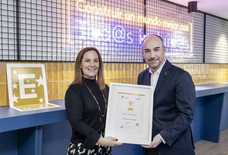 De izquierda a derecha: la directora de Socios y Sostenibilidad del Club Excelencia en Gestión, Susana Fábregas, y el director general de Ilunion Facility Services, Jaime Calzado.