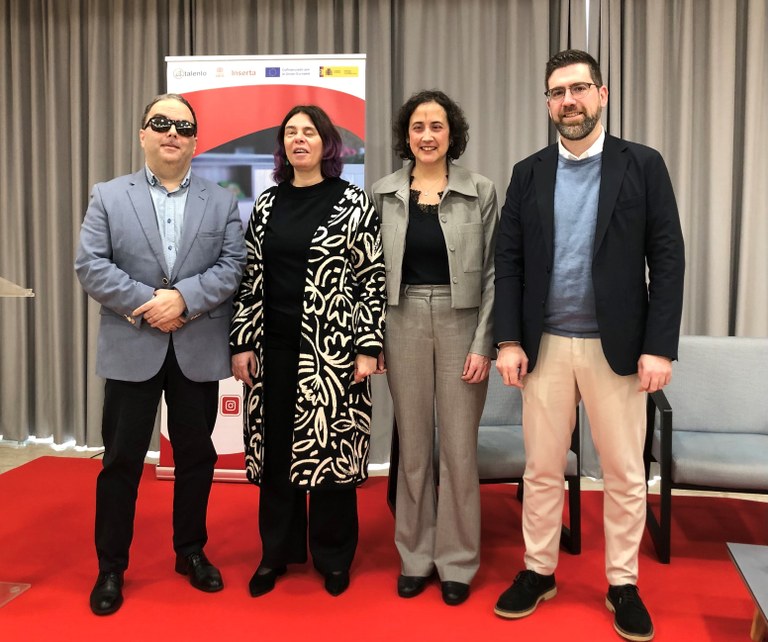 Foto de familia de los participantes en la presentación del programa