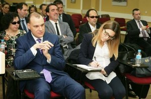 Asistentes al comité durante una de las ponencias