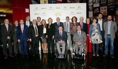 Foto de familia de galardonados y autoridades en Valladolid