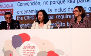 Mercedes Jaraba, entre Martínez Donoso e Isabel Martínez Lozano, clausura el Congreso