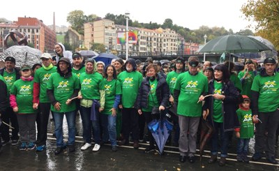Participantes en la carrera de cascabeles en la línea de salida