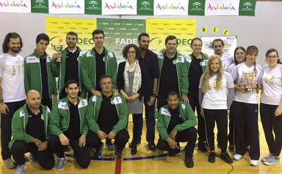 Equipos masculino y femenino ganadores del campeonato