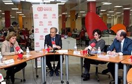 Mesa de debate en la agencia Servimedia